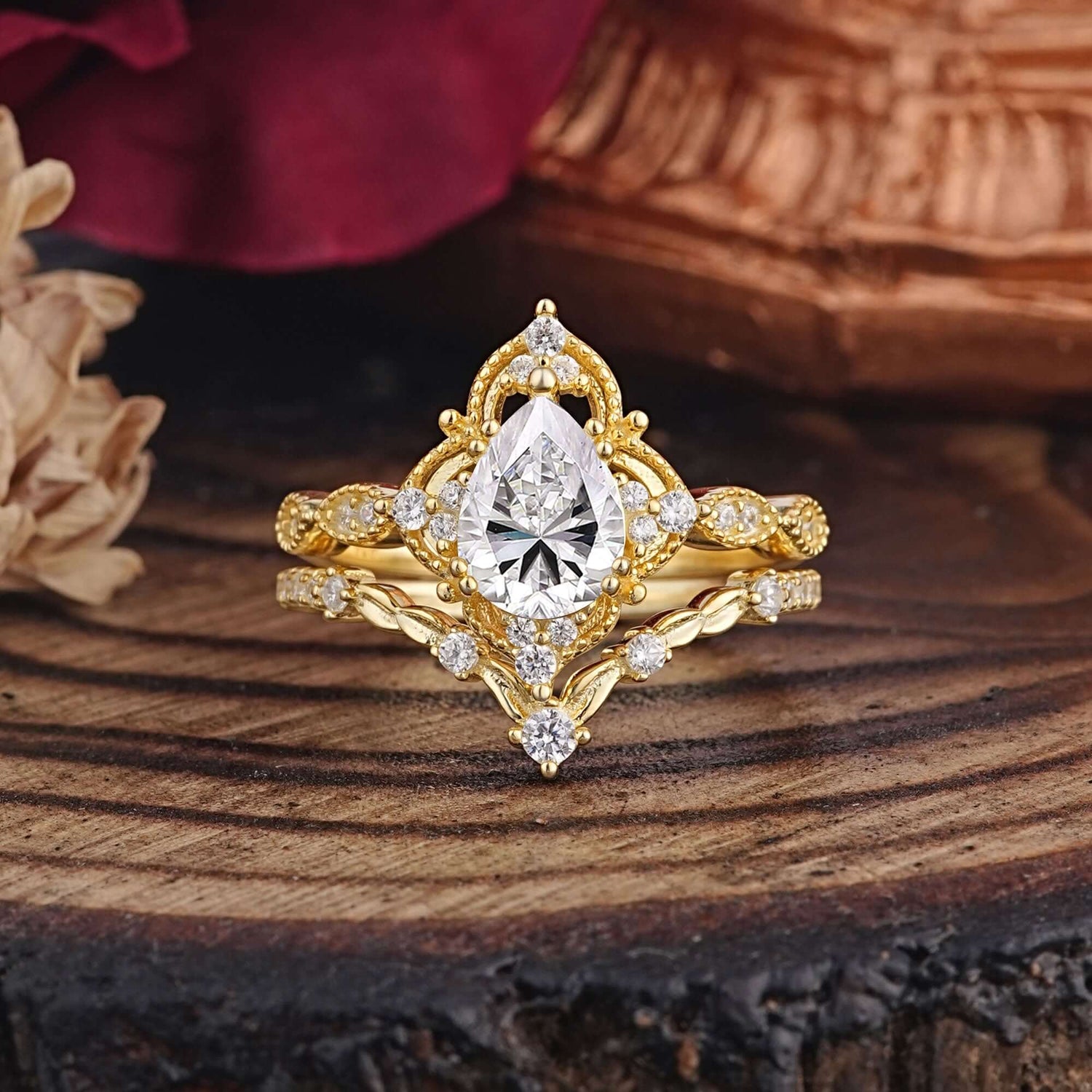 Luxury Vintage Pear-Cut Lab Diamond Bridal Ring Set