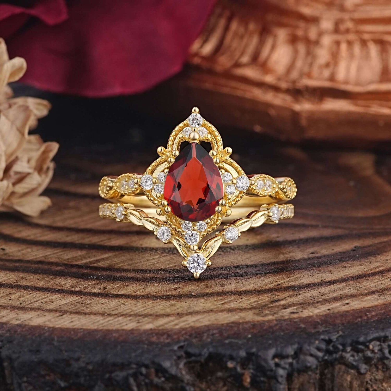 Luxury Vintage Pear-Cut Natural Garnet Bridal Ring Set