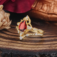 Luxury Vintage Pear-Cut Natural Garnet Engagement Ring Set