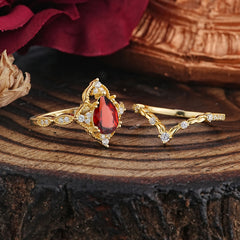 Luxury Vintage Pear-Cut Natural Garnet Engagement Ring Set