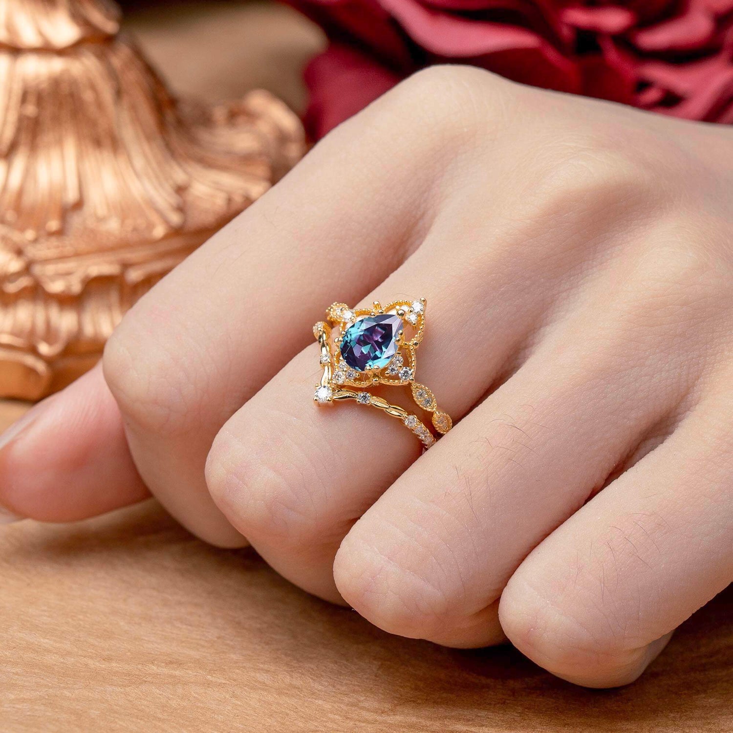 Luxury Vintage Pear-Cut Alexandrite Bridal Ring Set
