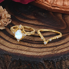 Luxury Vintage Pear-Cut Moonstone Engagement Ring Set