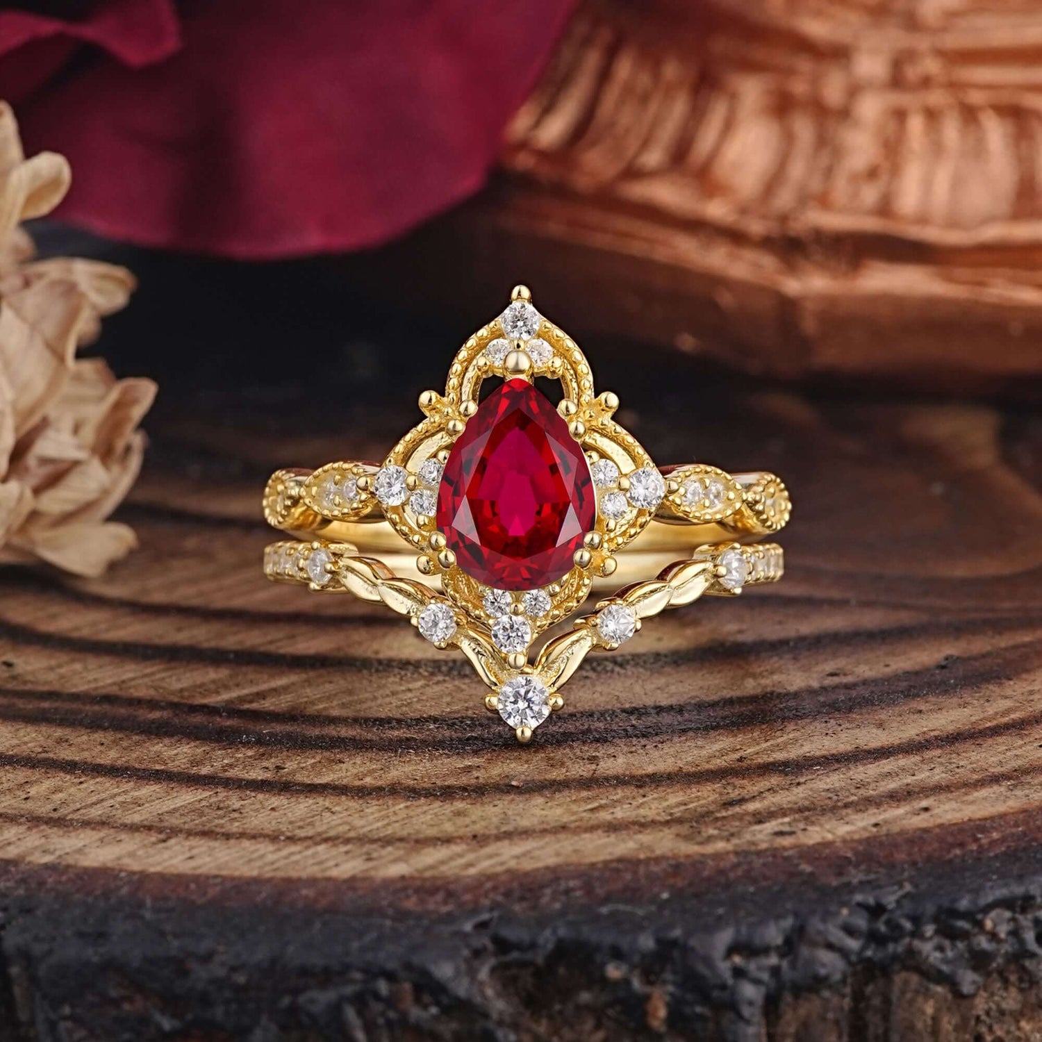 Luxury Vintage Pear-Cut Ruby Bridal Ring Set