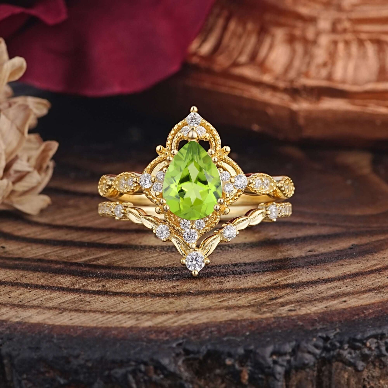 Luxury Vintage Pear-Cut Peridot Bridal Ring Set