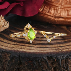 Luxury Vintage Pear-Cut Peridot Engagement Ring Set