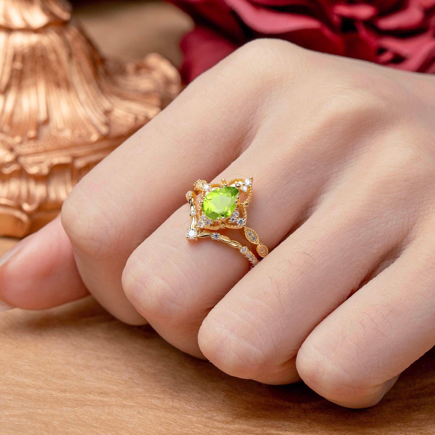 Luxury Vintage Pear-Cut Peridot Bridal Ring Set