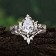 Elegant Pear-Cut Moissanite Engagement Ring Set