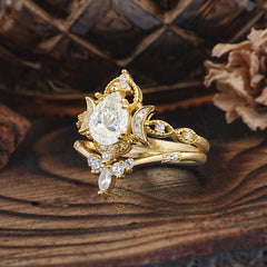 Elegant Pear-Cut Moissanite Engagement Ring Set