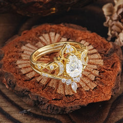 Elegant Pear-Cut Moissanite Engagement Ring Set