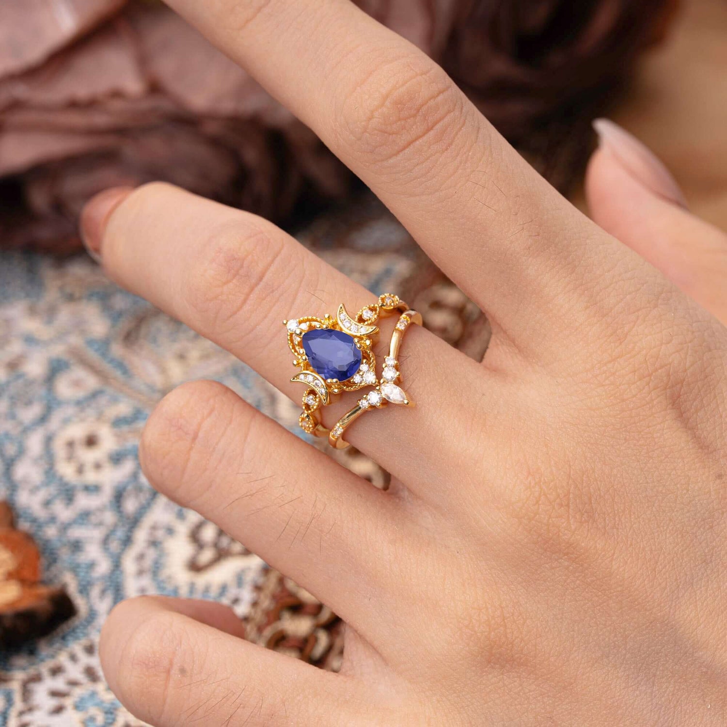 Elegant 5 Prong Pear-Cut Tanzanite Bridal Ring Set