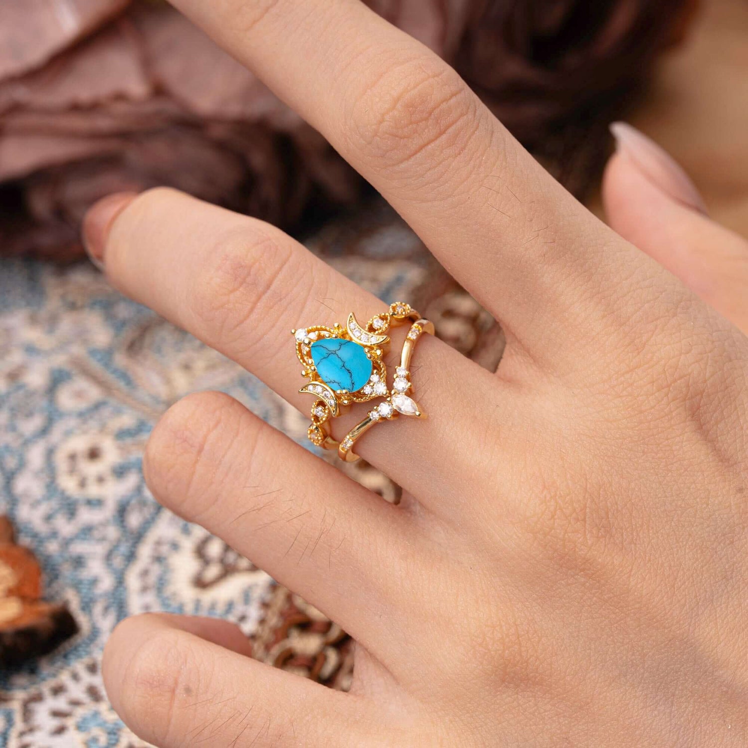 Elegant 5 Prong Pear-Cut Turquoise Bridal Ring Set