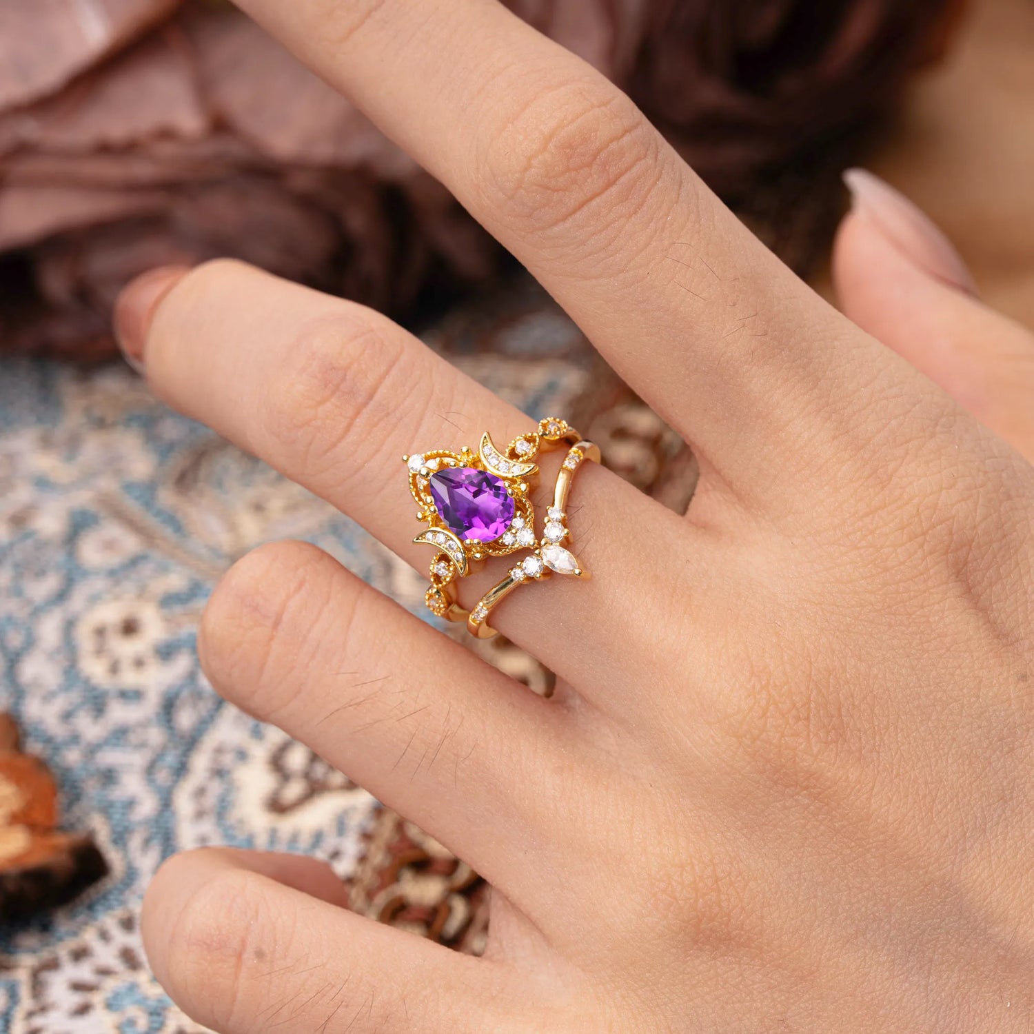 Elegant 5 Prong Pear-Cut Amethyst Engagement Ring Set