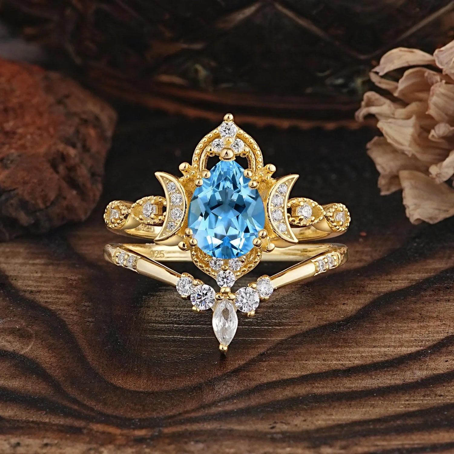 Elegant 5 Prong Pear-Cut Aquamarine Bridal Ring Set