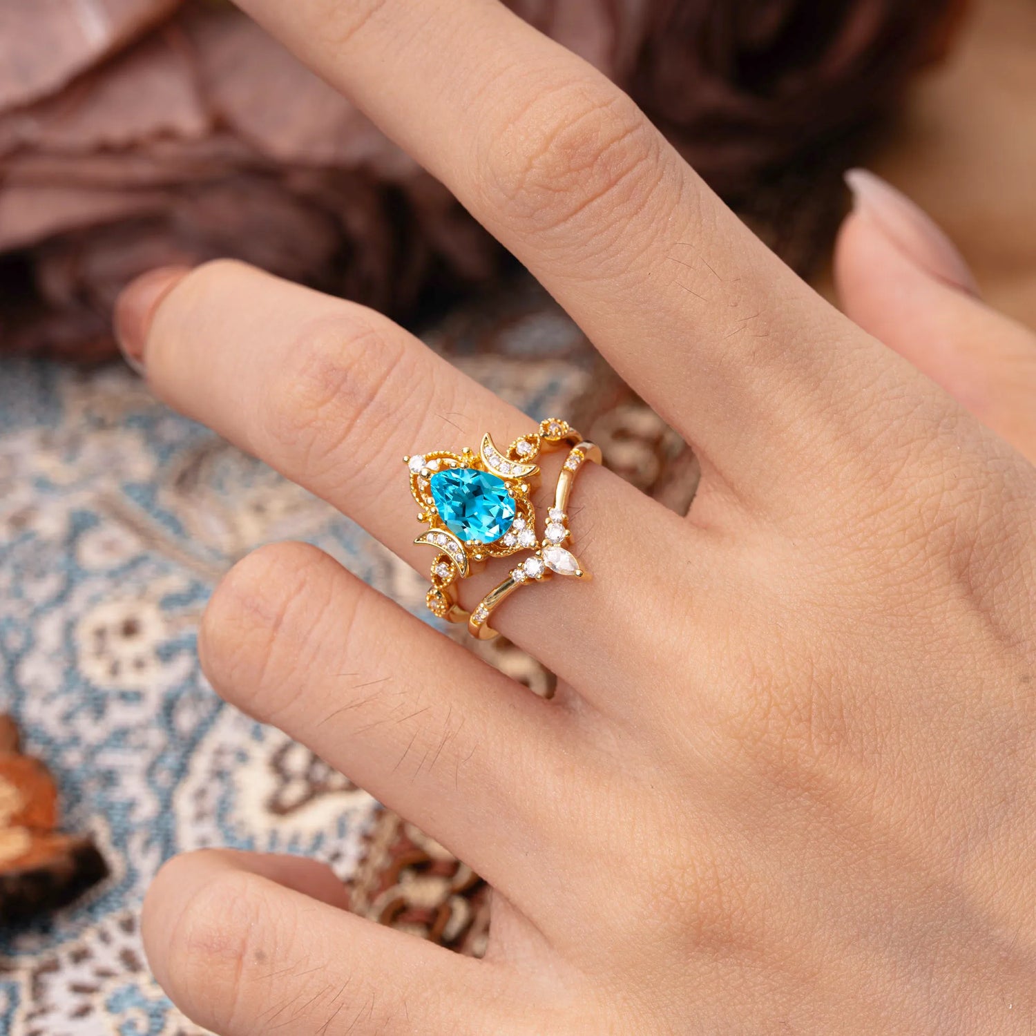Elegant 5 Prong Pear-Cut Aquamarine Bridal Ring Set