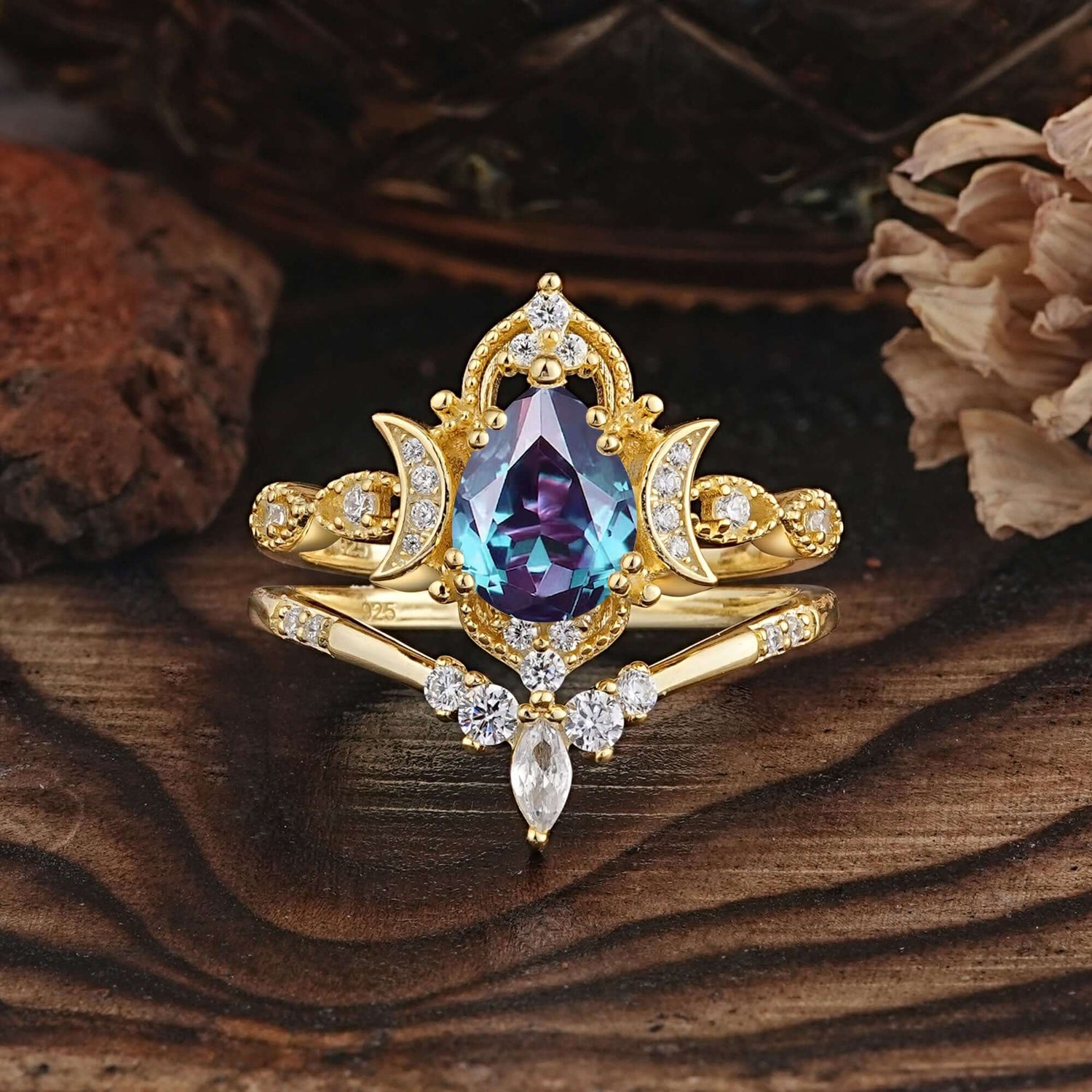 Elegant 5 Prong Pear-Cut Alexandrite Bridal Ring Set