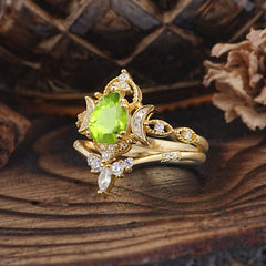 Elegant 5 Prong Pear-Cut Peridot Engagement Ring Set