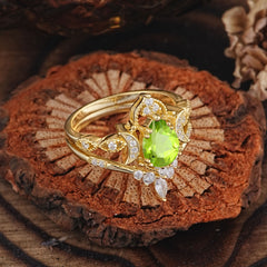 Elegant 5 Prong Pear-Cut Peridot Engagement Ring Set