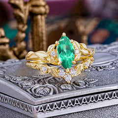 Nature-Inspired Marquise Emerald Engagement Ring Set with Vine Motif