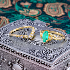 Nature-Inspired Marquise Emerald Engagement Ring Set with Vine Motif