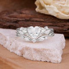 4-Prong Nature-Inspired Heart-Shaped Moissanite Engagement Ring Set