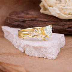 4-Prong Nature-Inspired Heart-Shaped Moissanite Engagement Ring Set