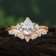 Luxury 3-Prong Pear-Cut Moissanite Engagement Ring Set