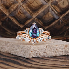 Luxury 3-Prong Pear-Cut Alexandrite Engagement Ring Set