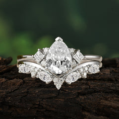Luxury 3-Prong Pear-Cut Moissanite Engagement Ring Set