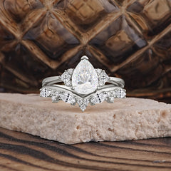 Luxury 3-Prong Pear-Cut Moissanite Engagement Ring Set