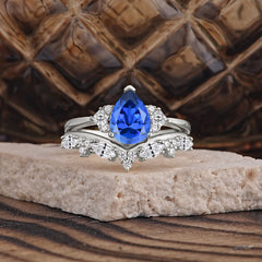 Luxury 3-Prong Pear-Cut Sapphire Engagement Ring Set