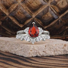 Luxury 3-Prong Pear-Cut Garnet Engagement Ring Set