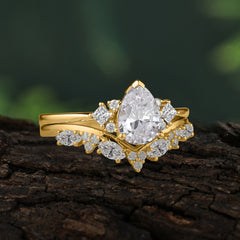 Luxury 3-Prong Pear-Cut Moissanite Engagement Ring Set