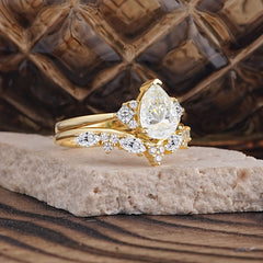 Luxury 3-Prong Pear-Cut Moissanite Engagement Ring Set