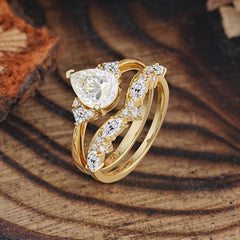 Luxury 3-Prong Pear-Cut Moissanite Engagement Ring Set