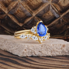 Luxury 3-Prong Pear-Cut Sapphire Engagement Ring Set