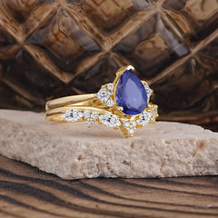 Luxury 3-Prong Pear-Cut Tanzanite Engagement Ring Set