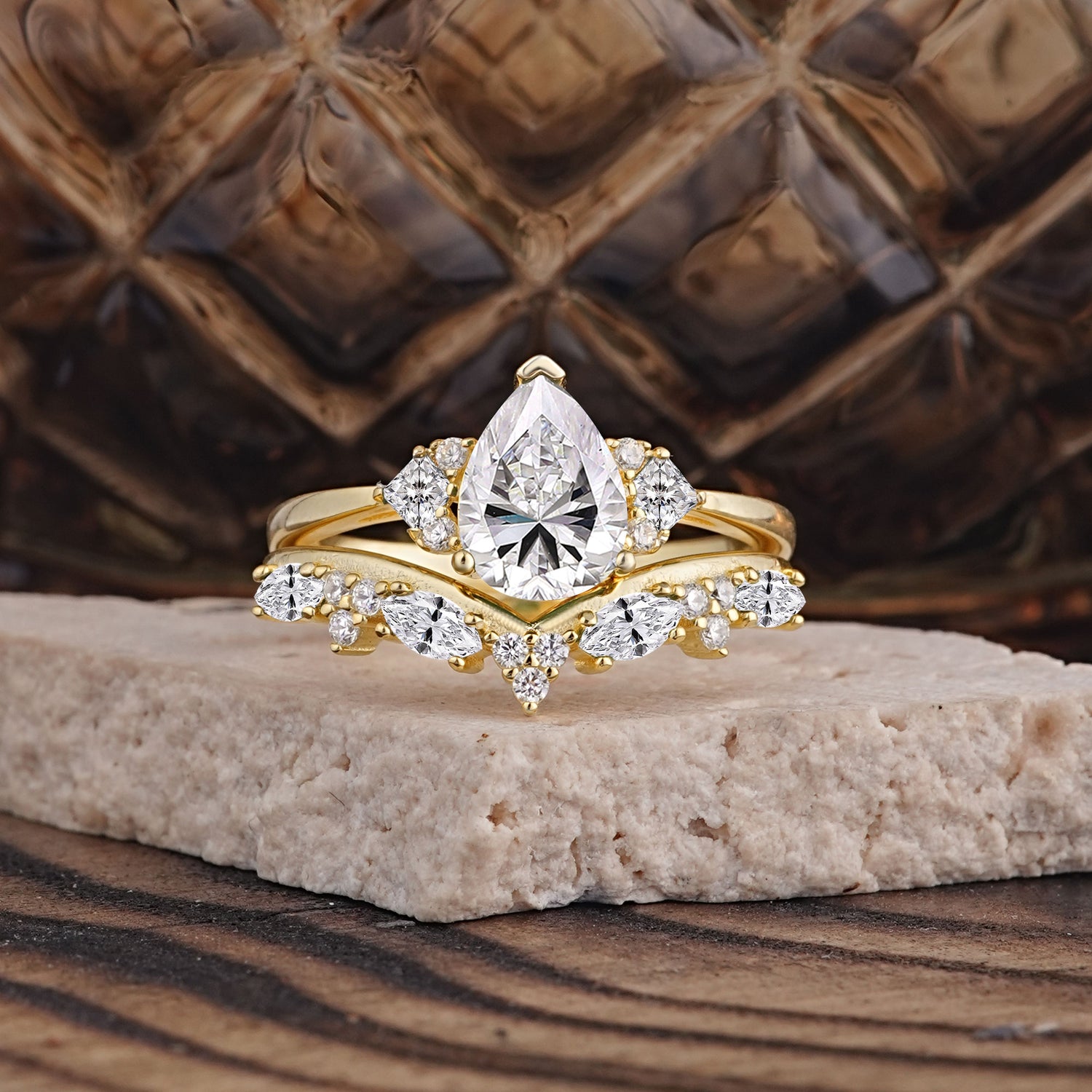 Luxury 3-Prong Pear-Cut Lab Diamond Bridal Ring Set