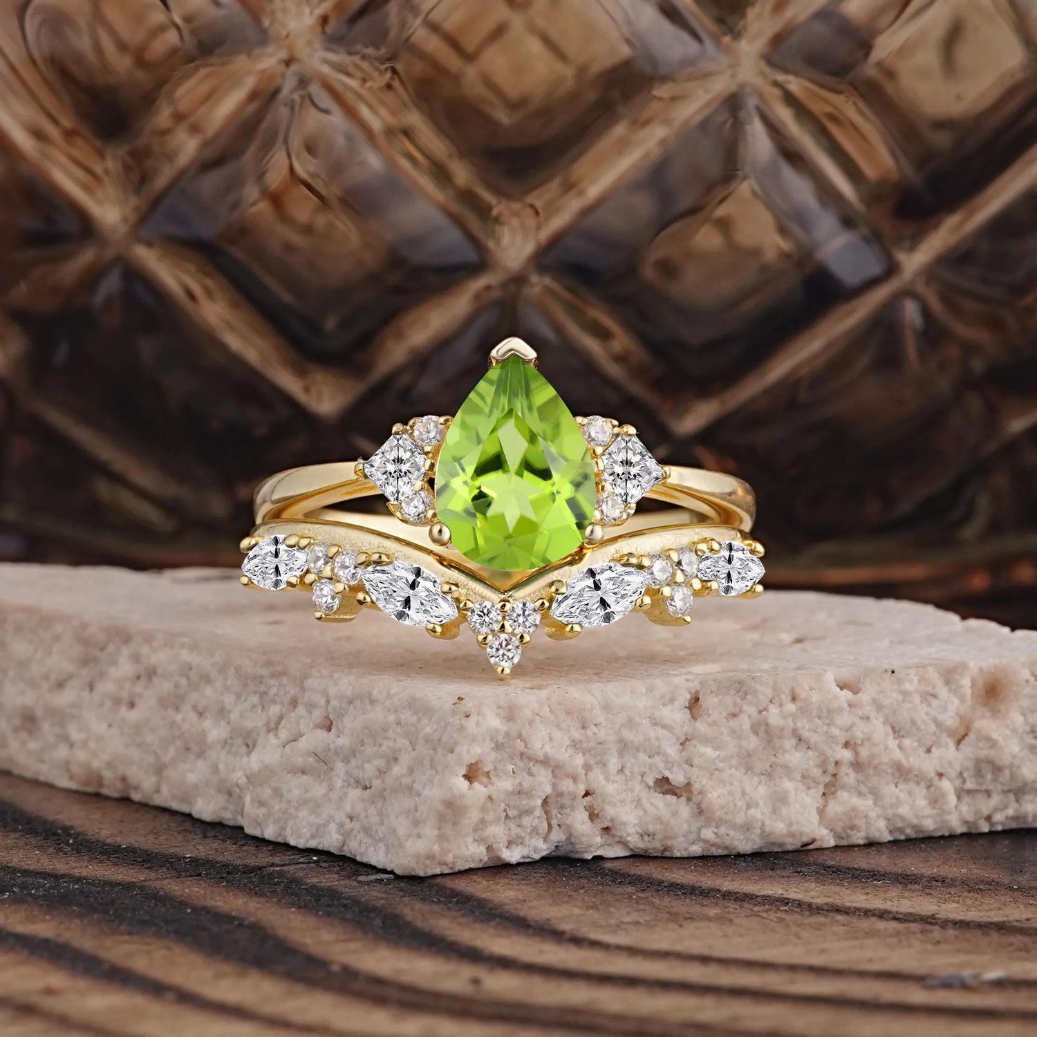 Luxury 3-Prong Pear-Cut Peridot Bridal Ring Set