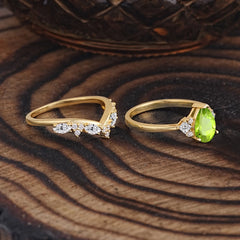 Luxury 3-Prong Pear-Cut Peridot Engagement Ring Set