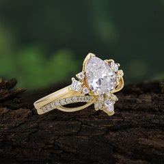 Fashion-Forward Luxury Pear-Cut Moissanite Engagement Ring Set