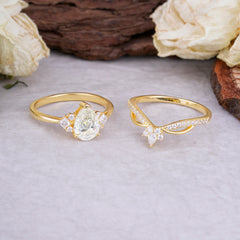 Fashion-Forward Luxury Pear-Cut Moissanite Engagement Ring Set