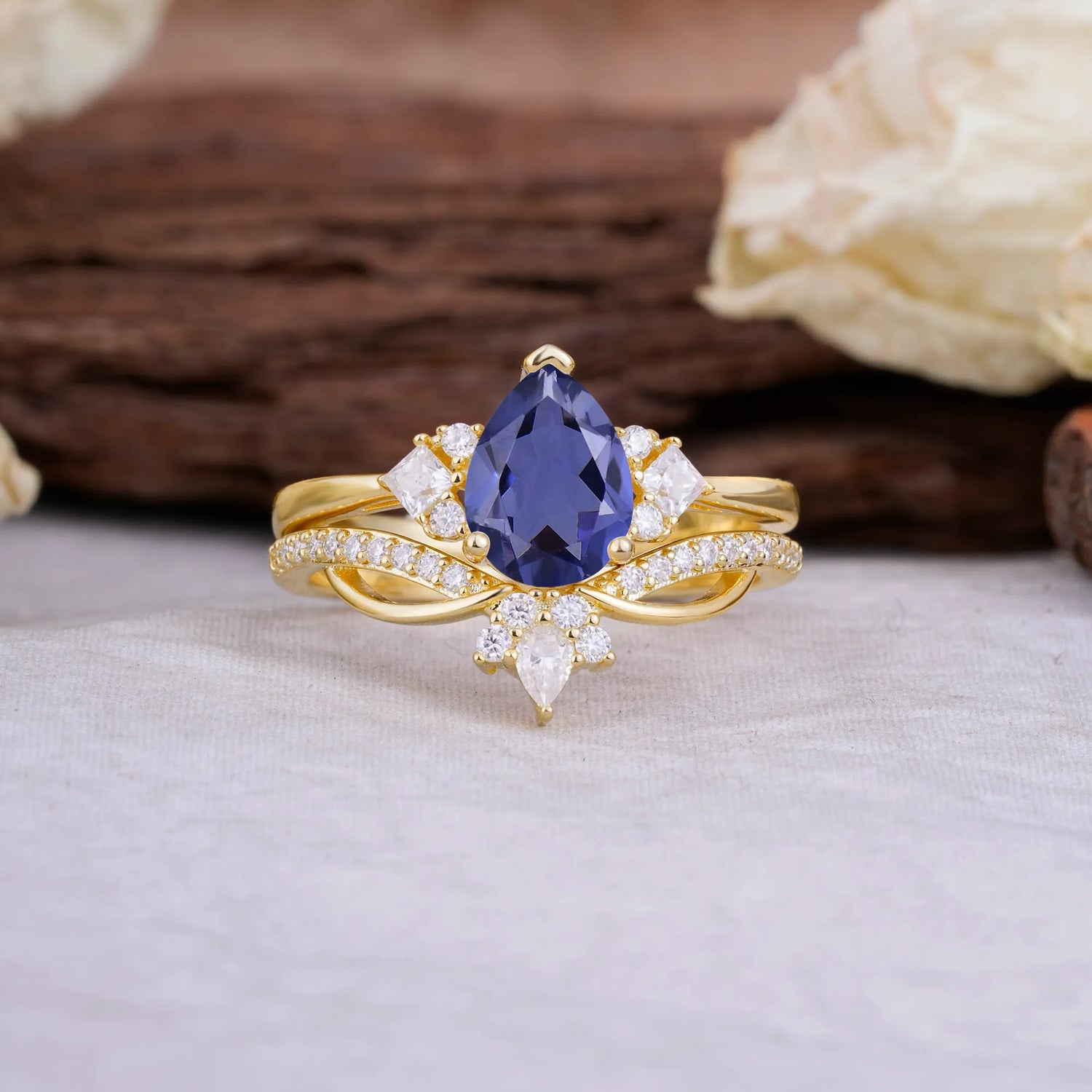 Fashion-Forward Luxury Pear-Cut Tanzanite Engagement Ring Set