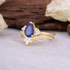 Fashion-Forward Luxury Pear-Cut Tanzanite Engagement Ring Set