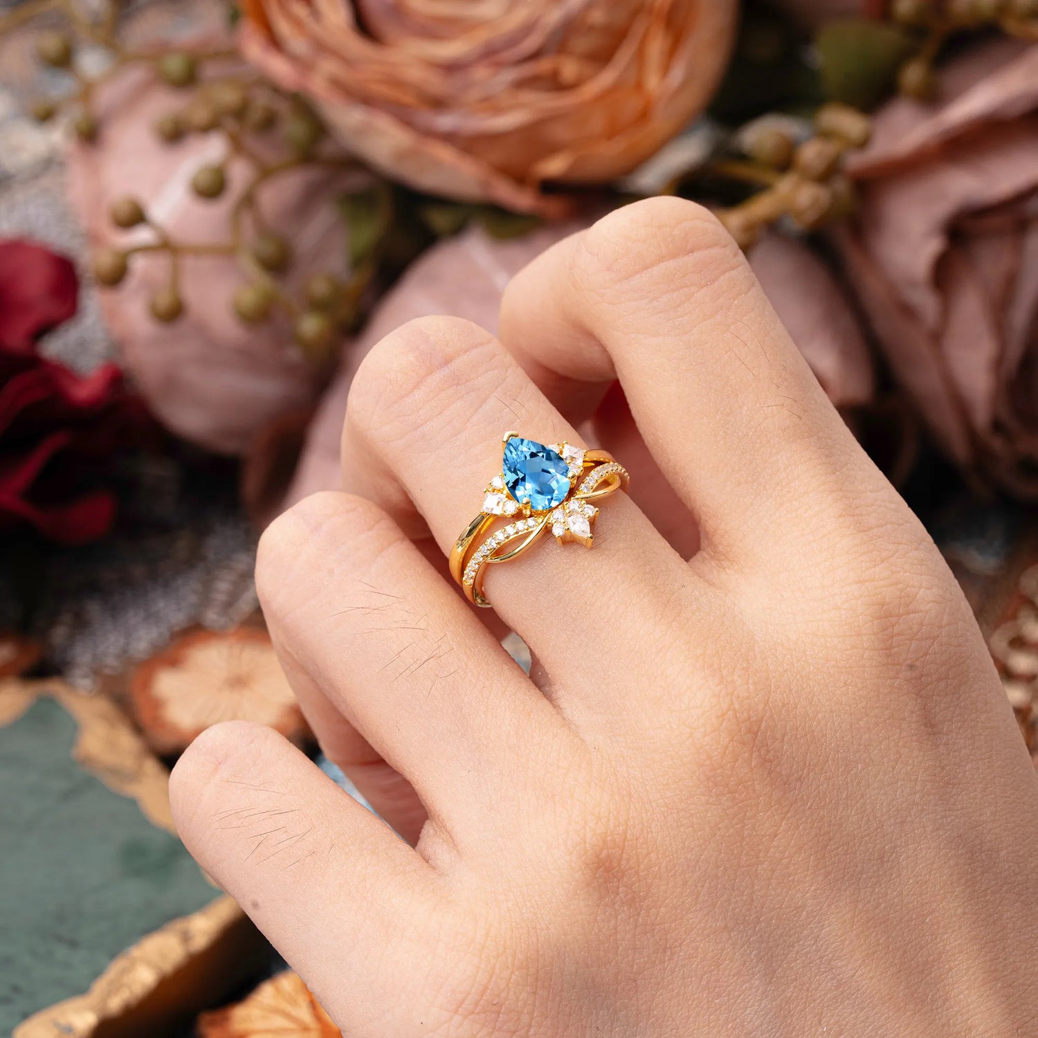 Fashion-Forward Luxury Pear-Cut Aquamarine Bridal Ring Set