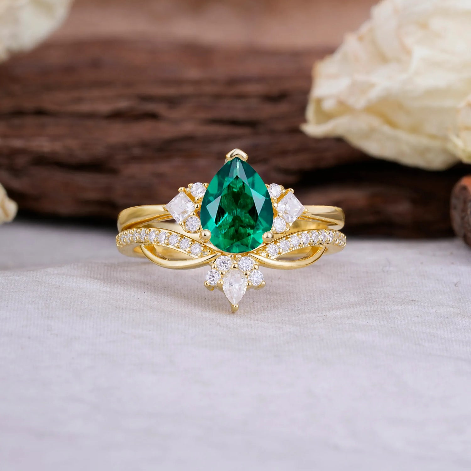 Fashion-Forward Luxury Pear-Cut Emerald Bridal Ring Set - Romalar Jewelry