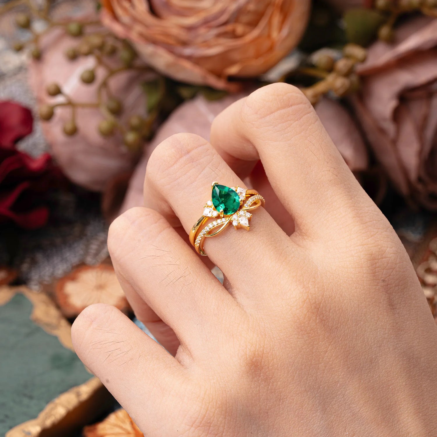 Fashion-Forward Luxury Pear-Cut Emerald Bridal Ring Set - Romalar Jewelry