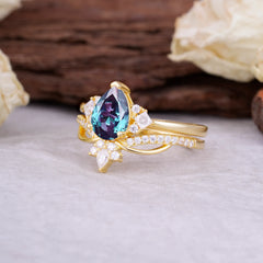 Fashion-Forward Luxury Pear-Cut Alexandrite Engagement Ring Set
