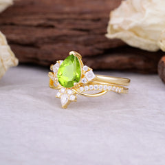 Fashion-Forward Luxury Pear-Cut Peridot Engagement Ring Set