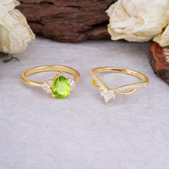 Fashion-Forward Luxury Pear-Cut Peridot Engagement Ring Set