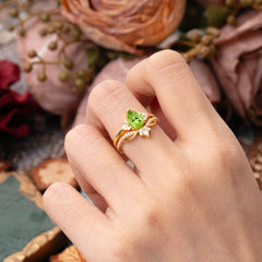 Fashion-Forward Luxury Pear-Cut Peridot Engagement Ring Set